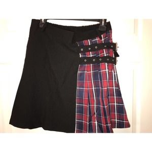 Pleated Mini Skirt XL, Black and Red, Tartan Plaid, with Buckles